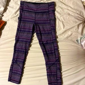 LuluLemon cropped leggings size 4, good condition